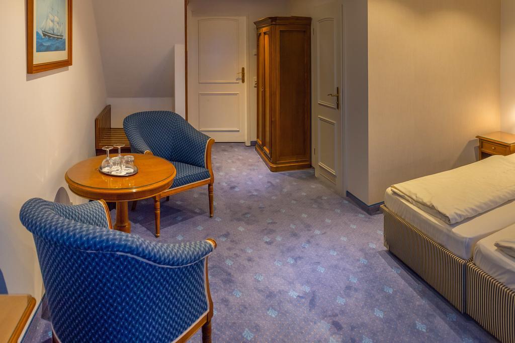 Hotel Am Yachthafen Waren  Luaran gambar
