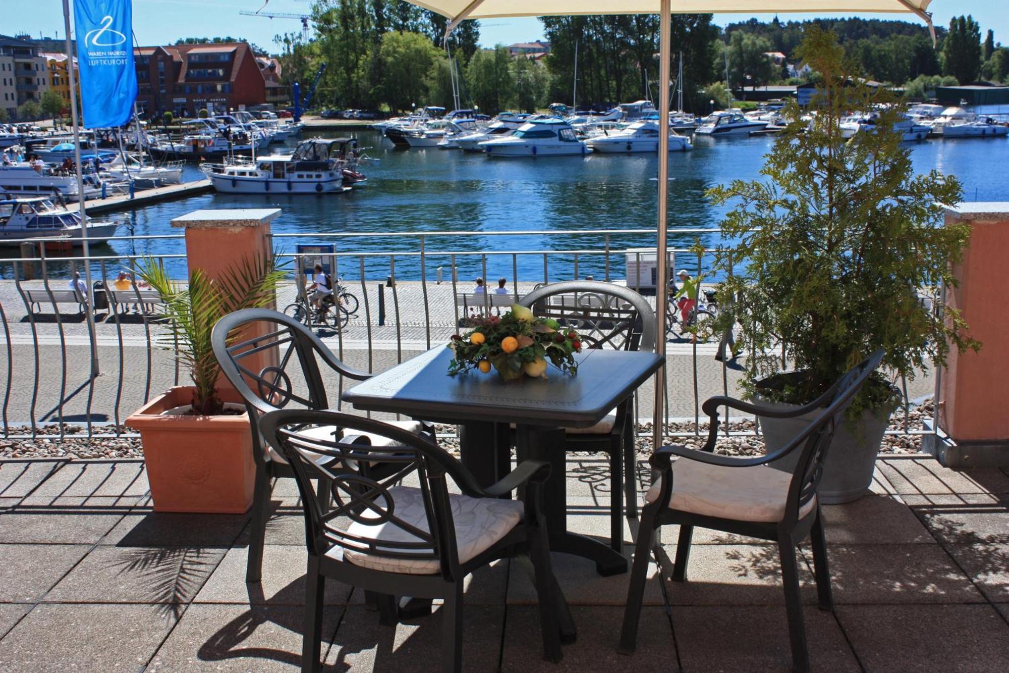 Hotel Am Yachthafen Waren  Luaran gambar
