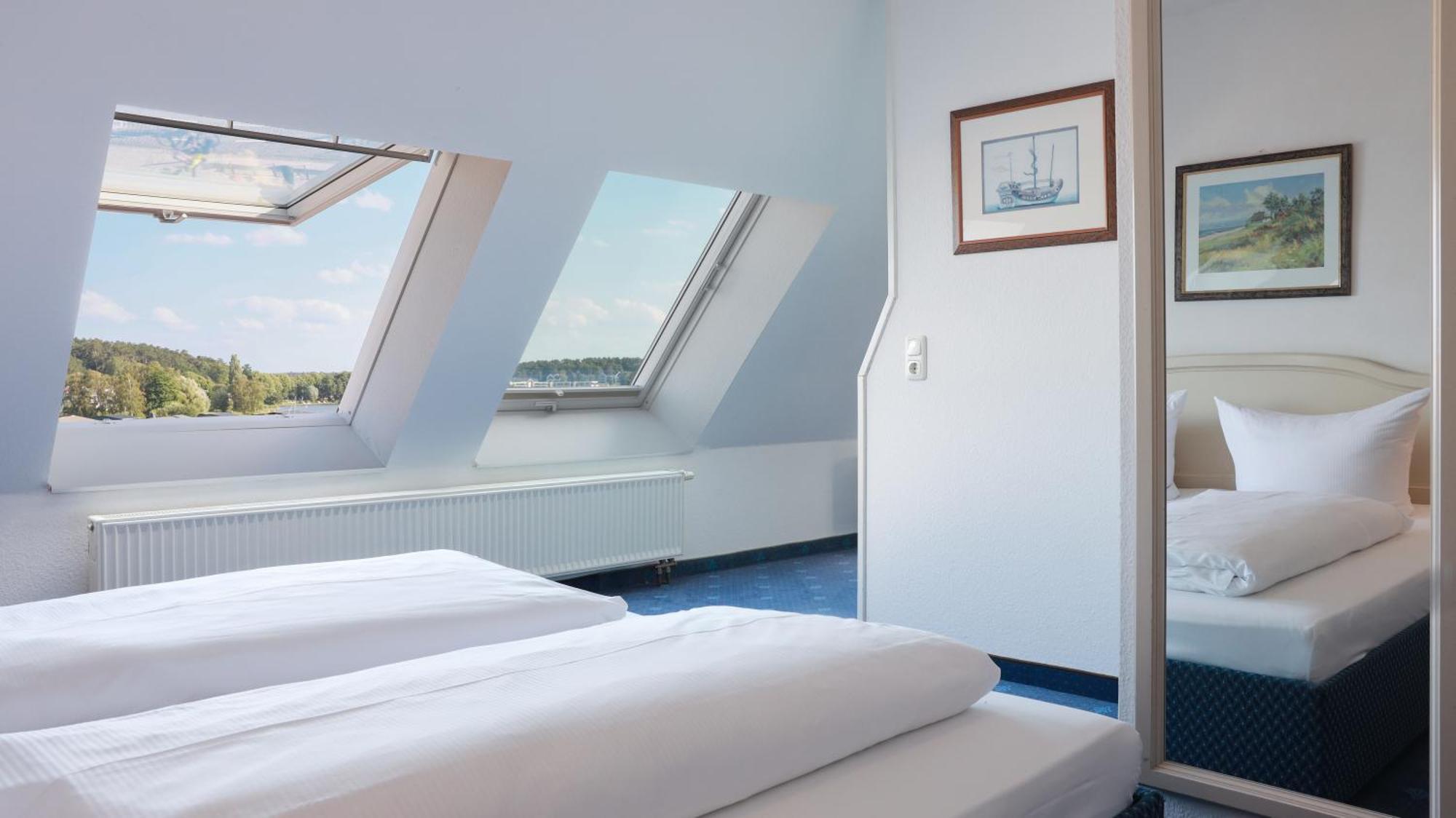 Hotel Am Yachthafen Waren  Luaran gambar