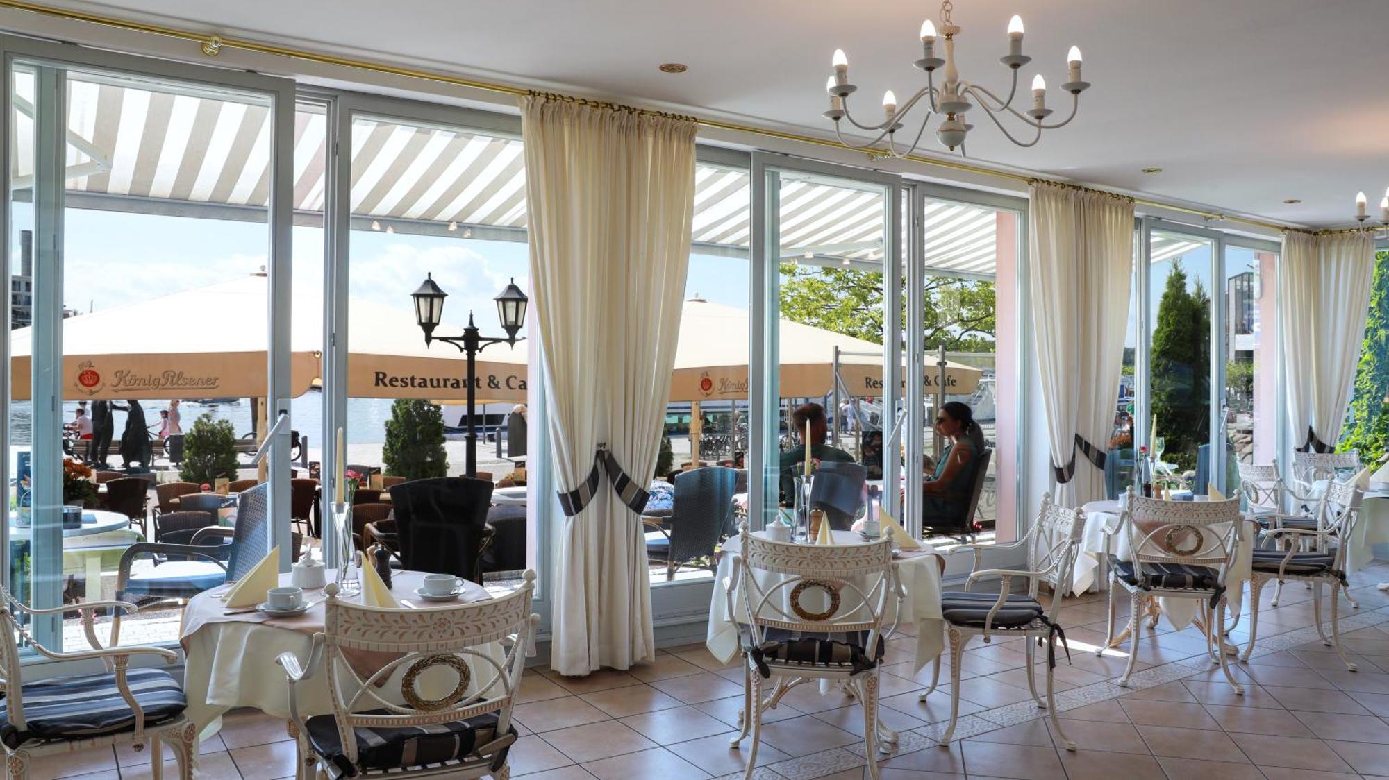 Hotel Am Yachthafen Waren  Luaran gambar