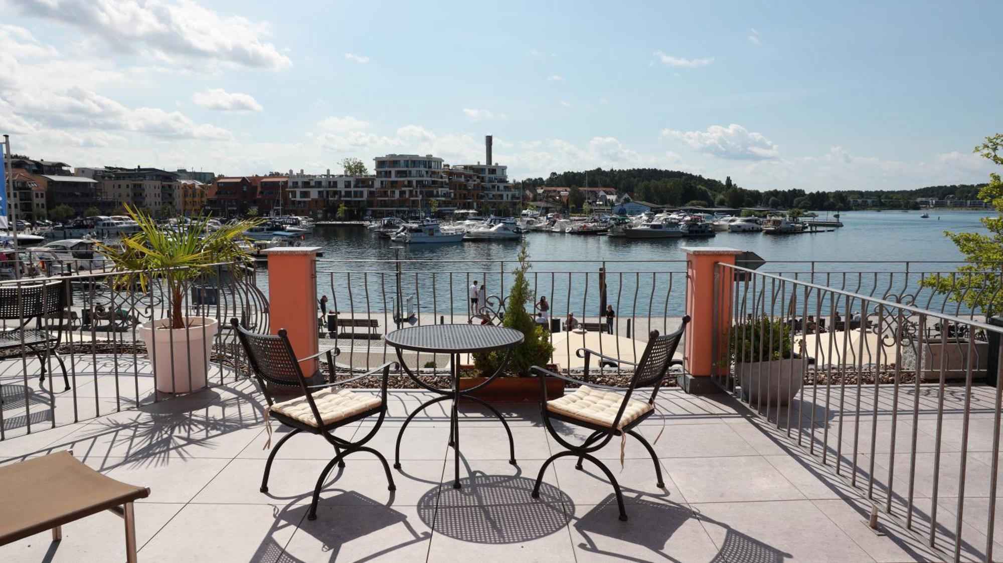 Hotel Am Yachthafen Waren  Luaran gambar