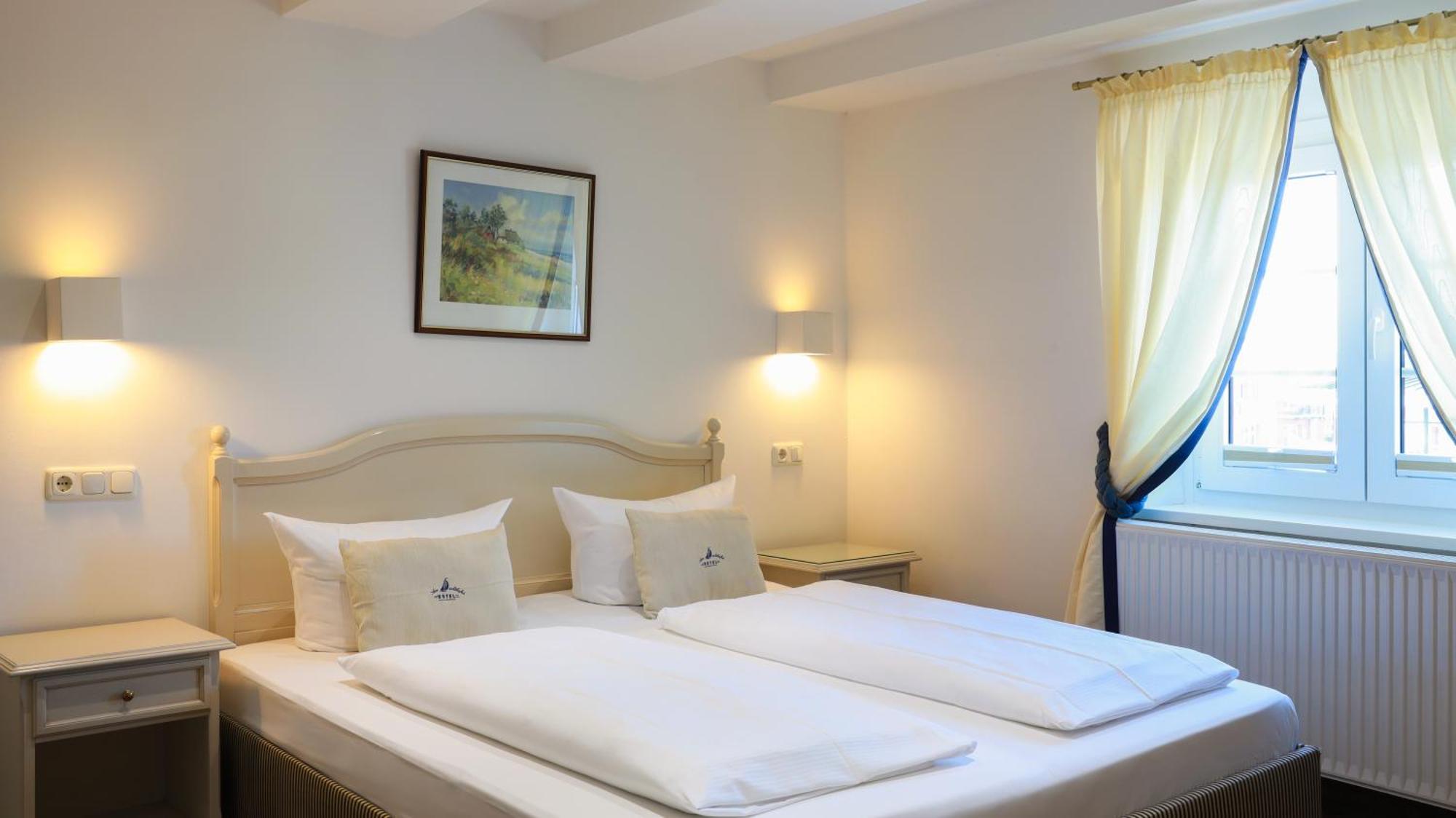 Hotel Am Yachthafen Waren  Luaran gambar