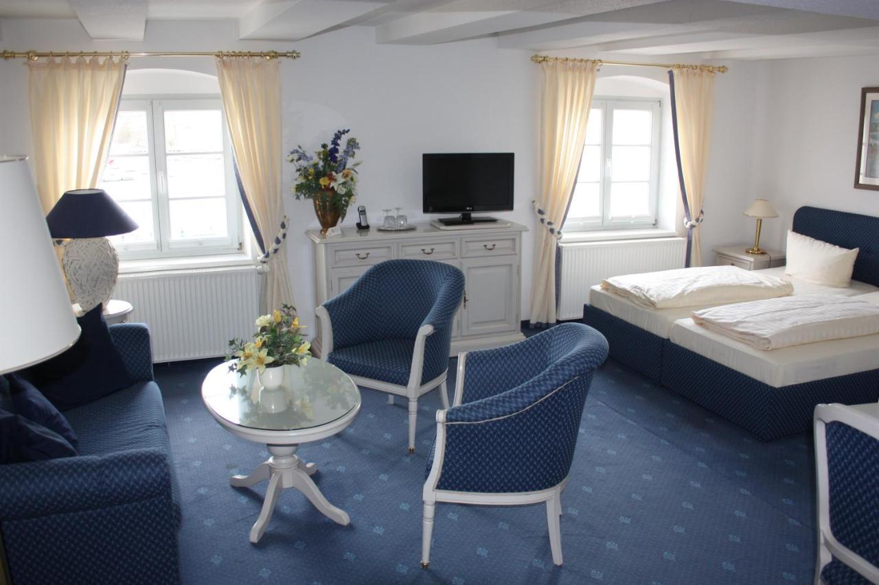 Hotel Am Yachthafen Waren  Bilik gambar